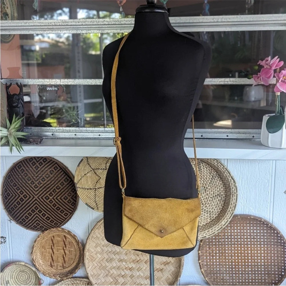 Free people genuine suede leather envelope style bag adjustable strap yellow - Picture 15 of 15